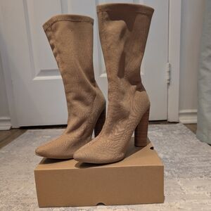 Elegant Tan Women's Boots